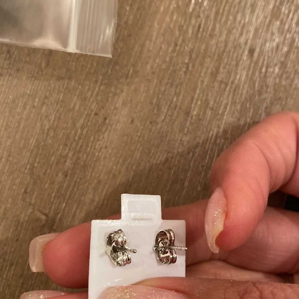 2 carat diamond stud earrings - Picture 6 of 6